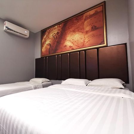 Zenz Hotel Kulai Esterno foto