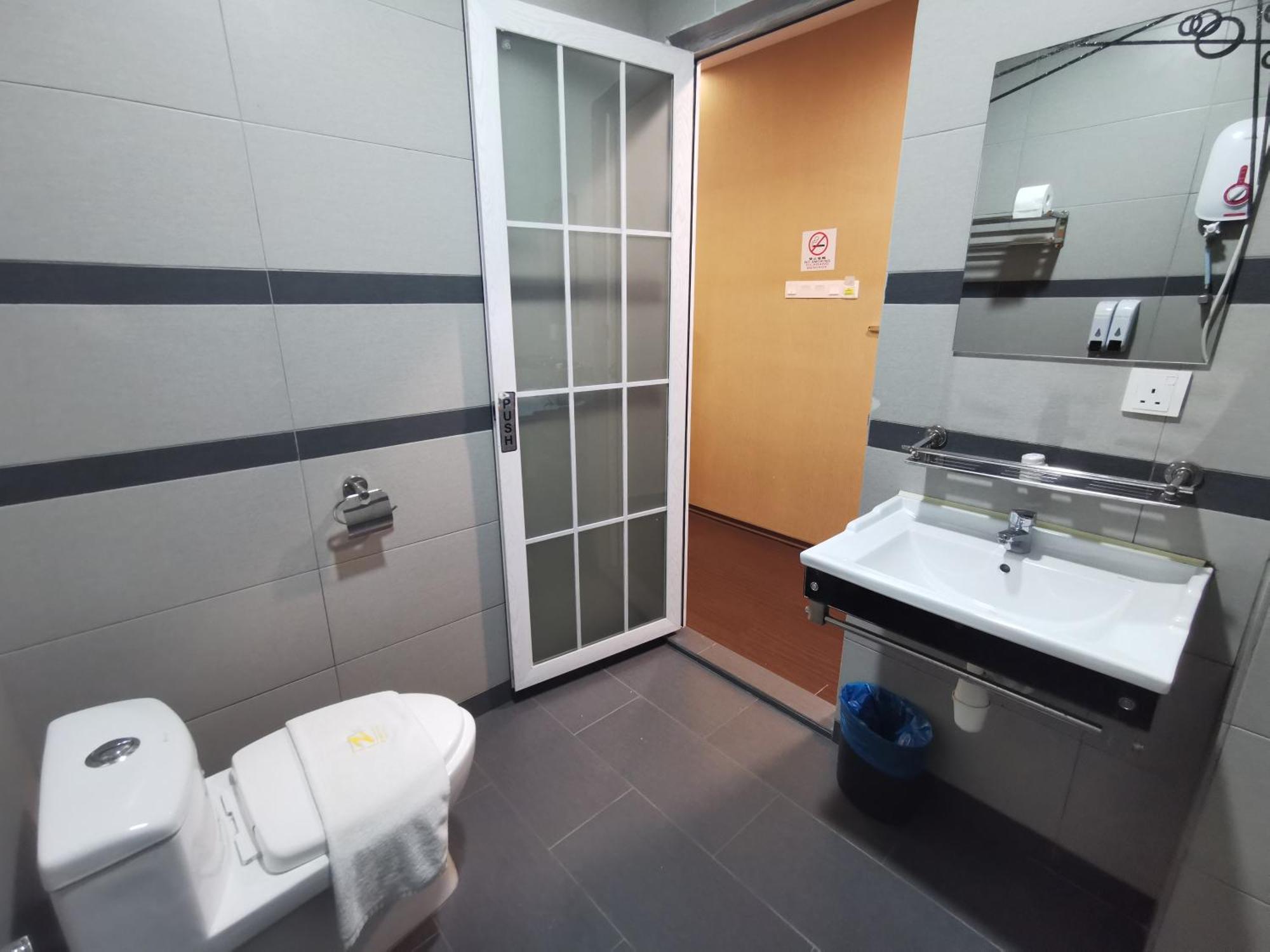 Zenz Hotel Kulai Esterno foto