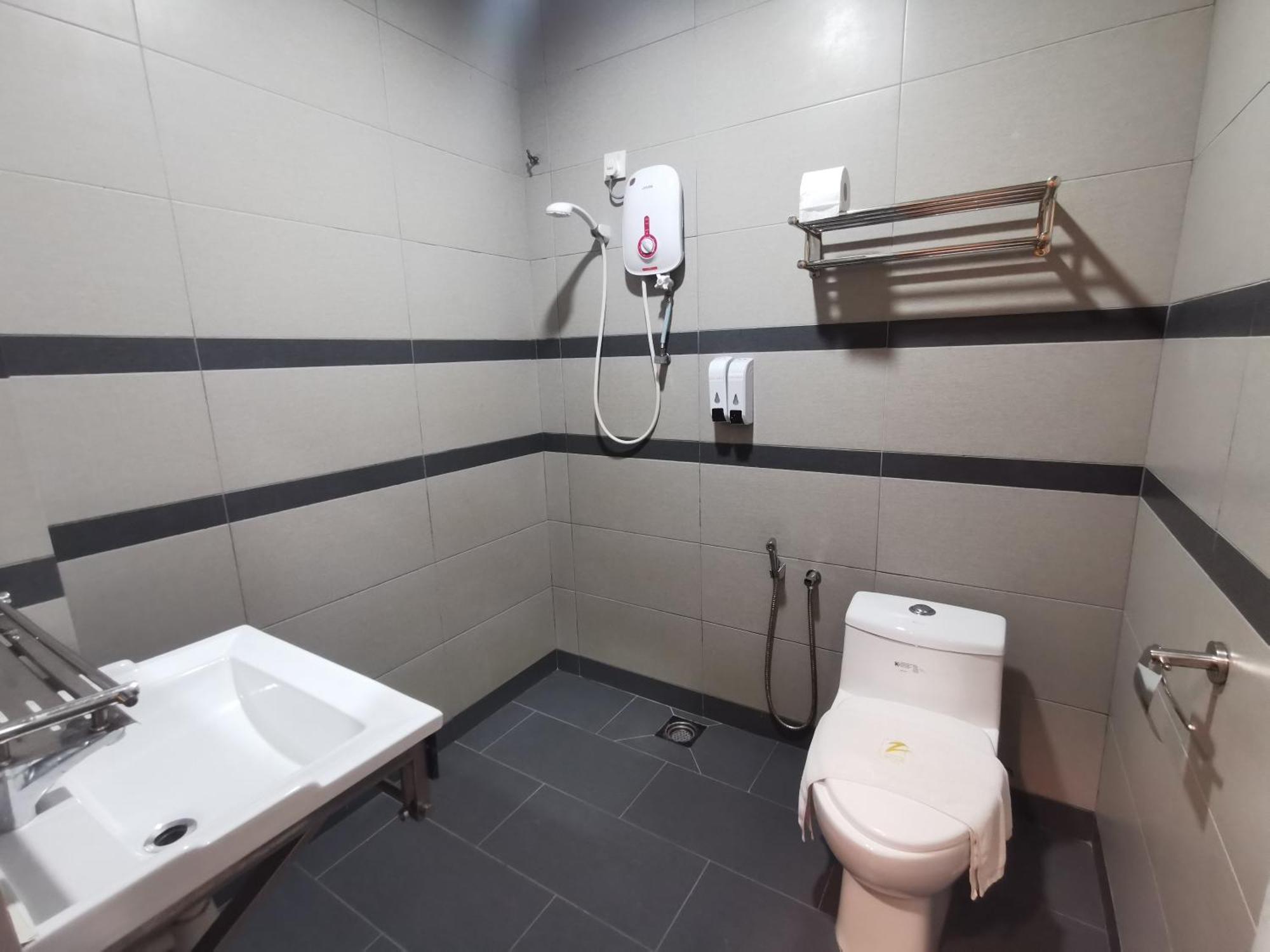 Zenz Hotel Kulai Esterno foto