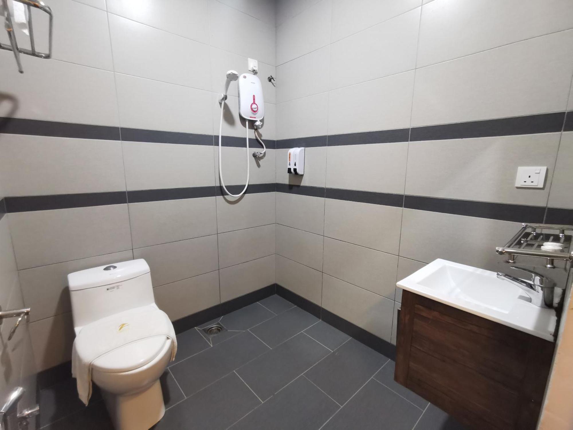 Zenz Hotel Kulai Esterno foto