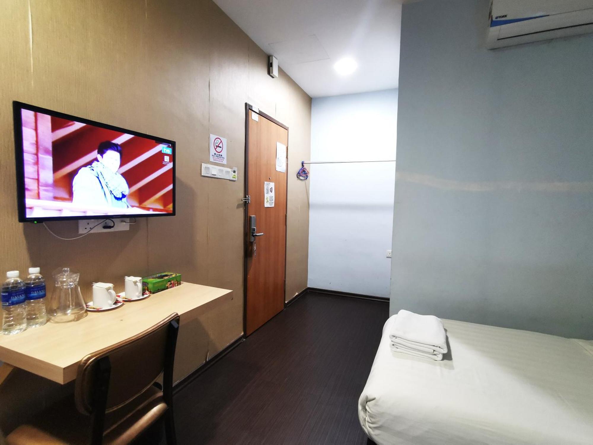 Zenz Hotel Kulai Esterno foto